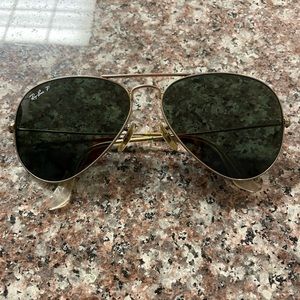 Black and gold large Rayban aviator